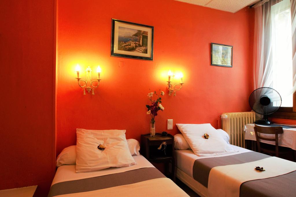 Hotel Innova Cardabella Avignone Camera foto