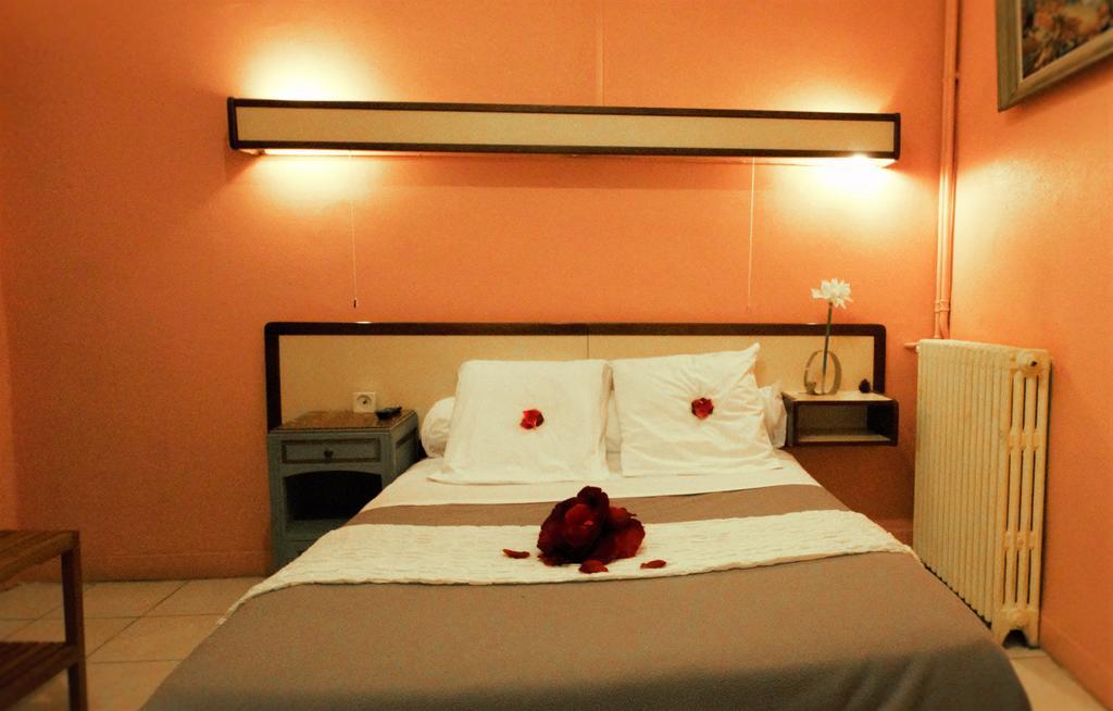 Hotel Innova Cardabella Avignone Camera foto