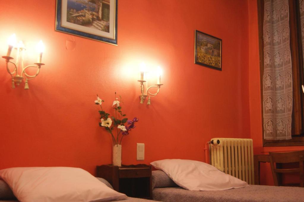 Hotel Innova Cardabella Avignone Camera foto