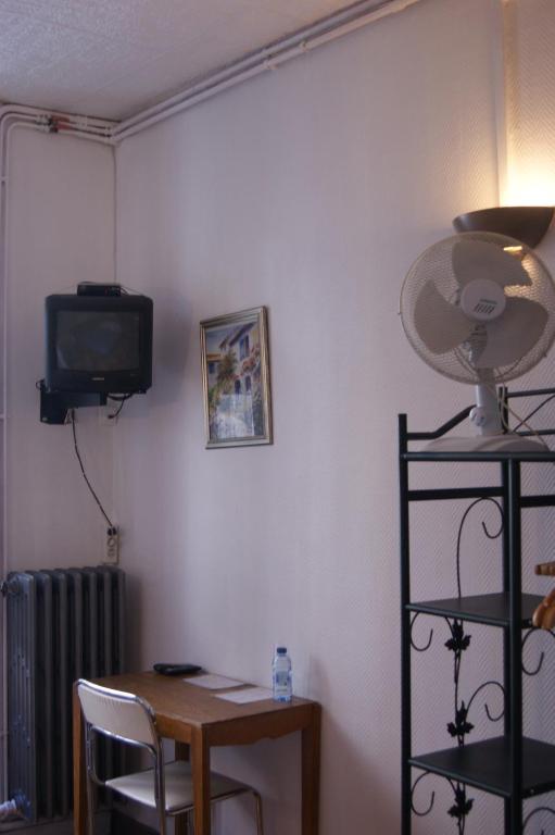 Hotel Innova Cardabella Avignone Camera foto
