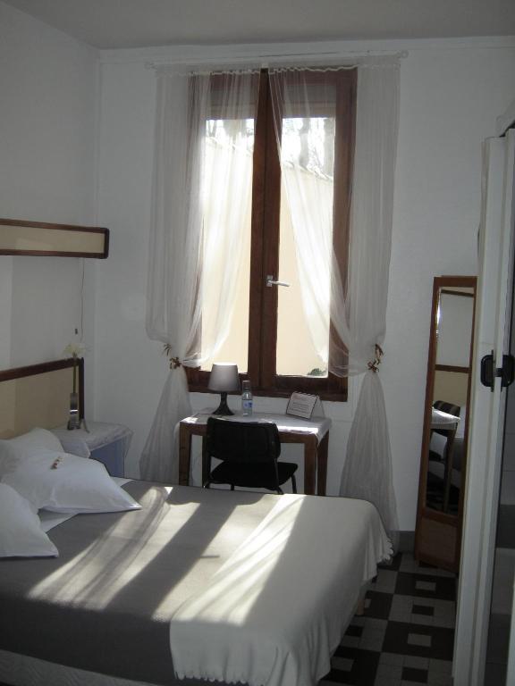 Hotel Innova Cardabella Avignone Camera foto