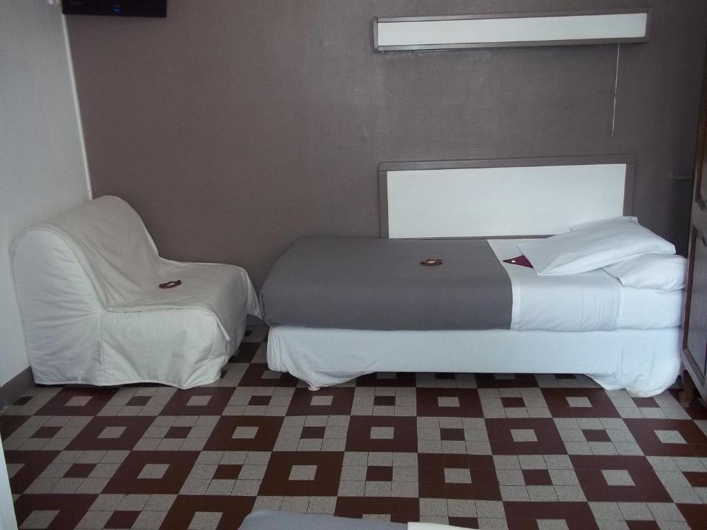 Hotel Innova Cardabella Avignone Camera foto